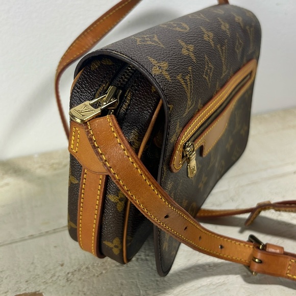 Louis Vuitton LV Shoulder Bag Saint Germain ✅COA Included - Picture 4 of 16